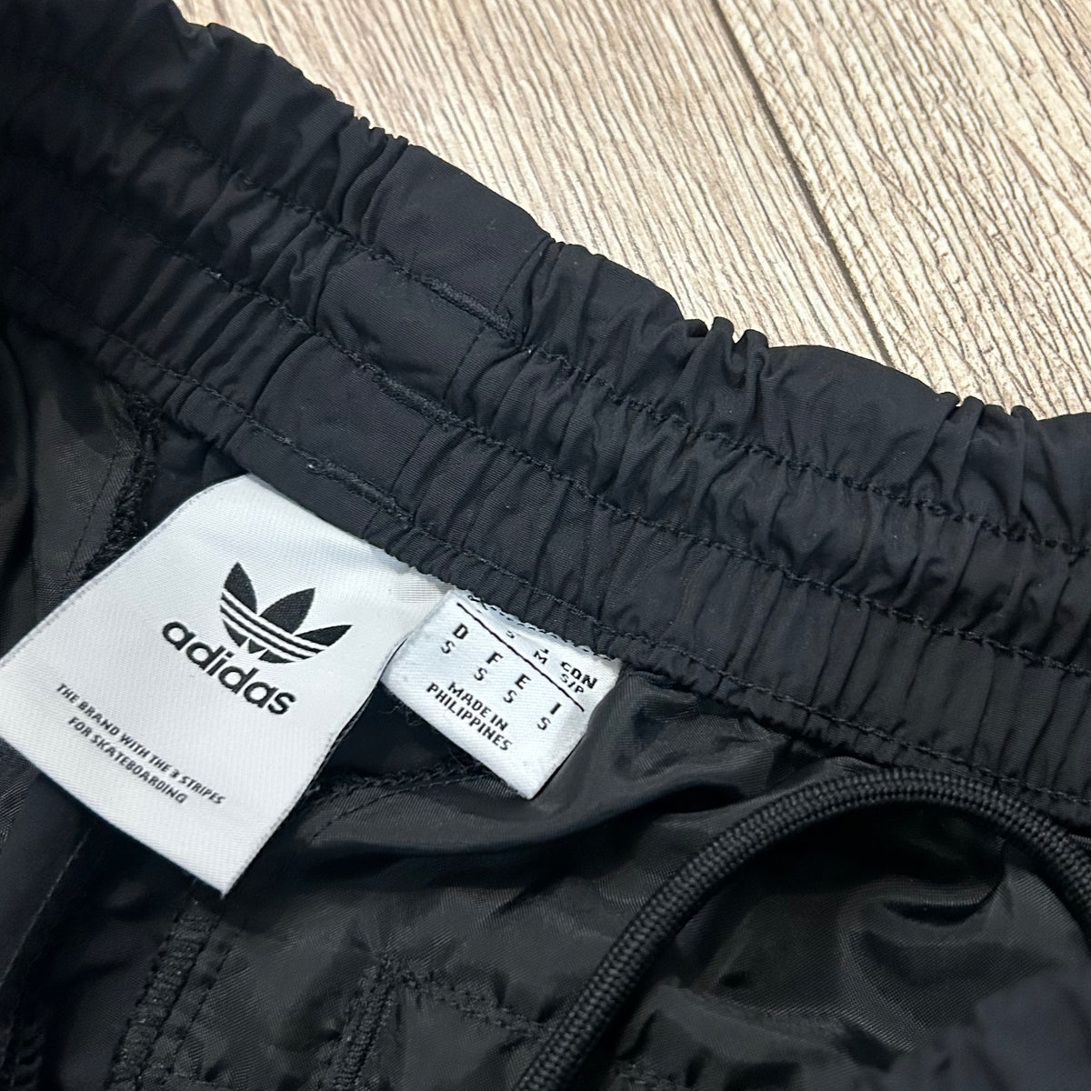 Spodnie Adidas ortalionowe z szeroką nogawką y2k swag